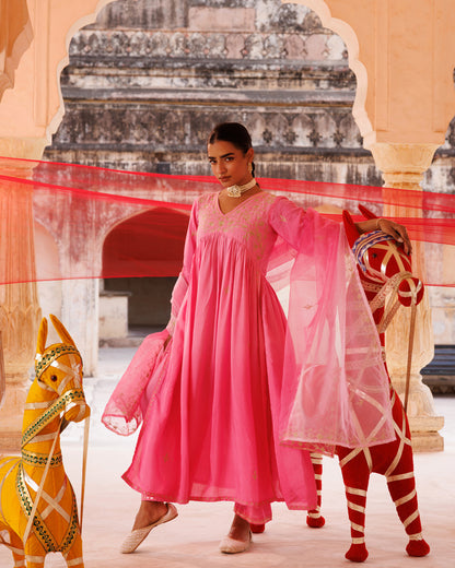Hand dyed, Dual Shaded, Aari Tari Embroidered Kurta Set