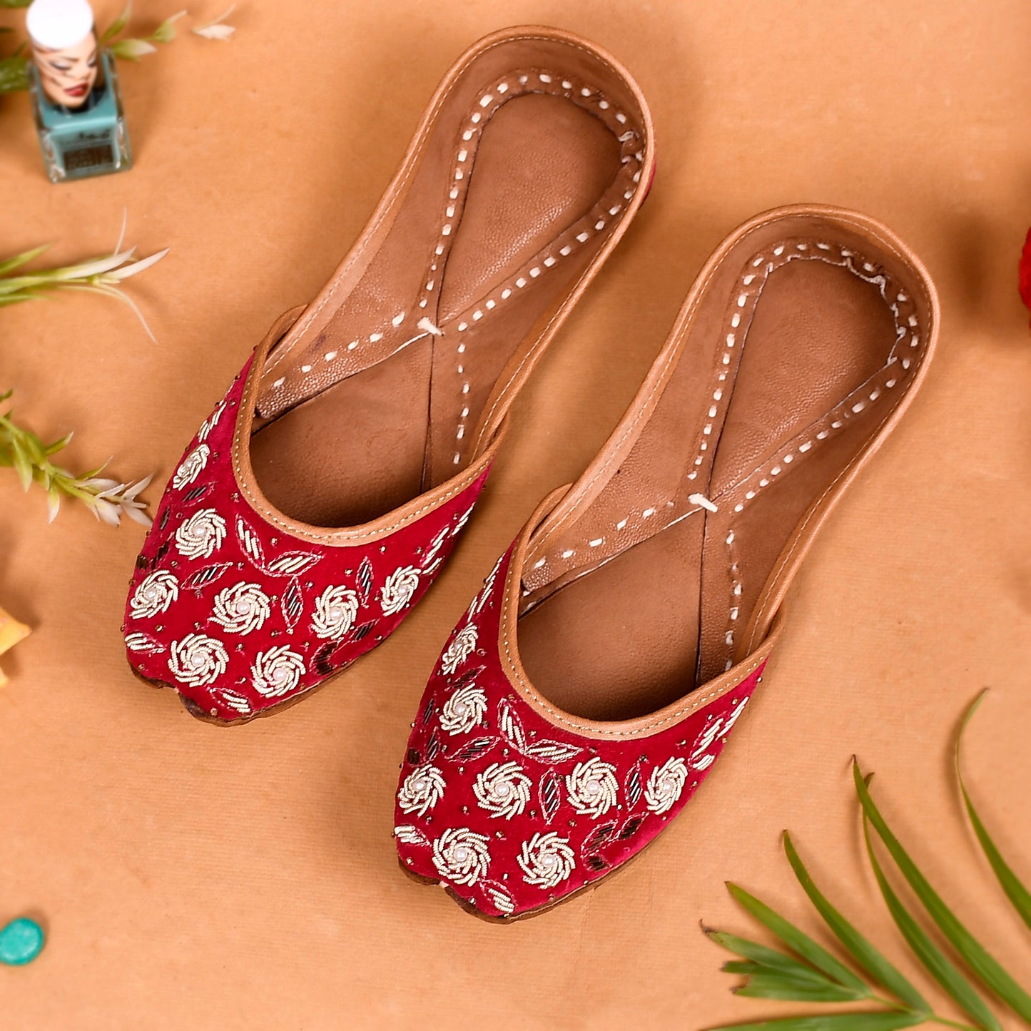 FUCHSIA FEET HAND CRAFTED JUTTIS