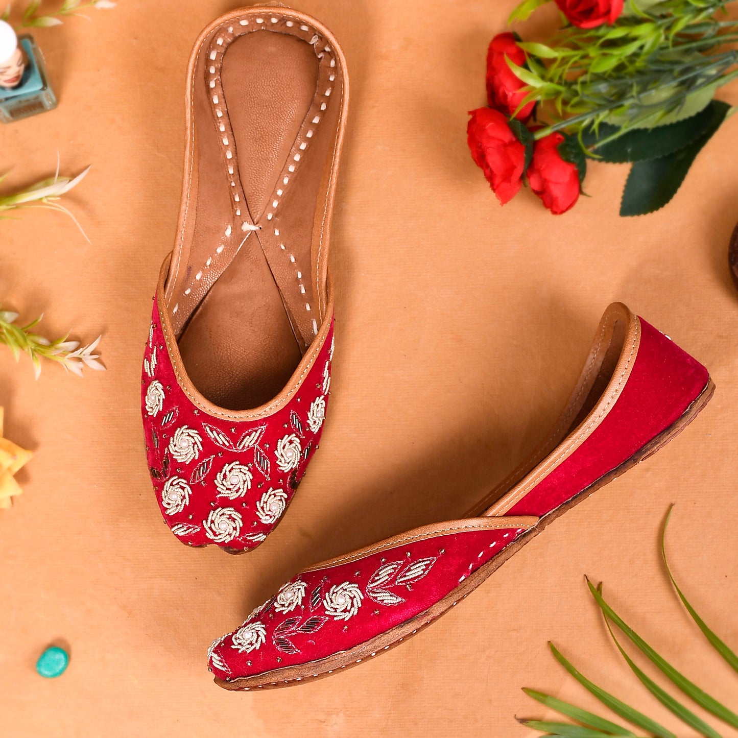 FUCHSIA FEET HAND CRAFTED JUTTIS