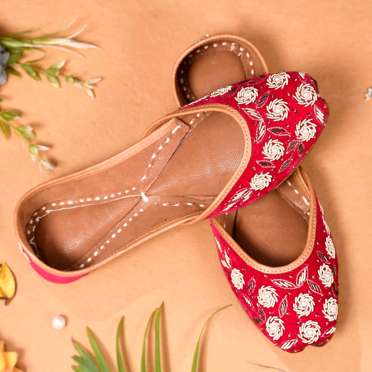 FUCHSIA FEET HAND CRAFTED JUTTIS