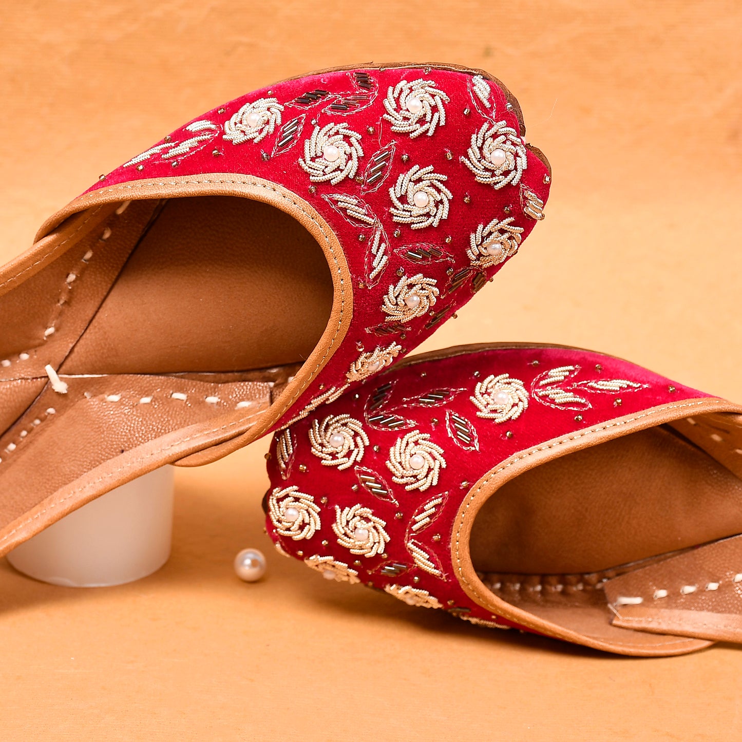 FUCHSIA FEET HAND CRAFTED JUTTIS