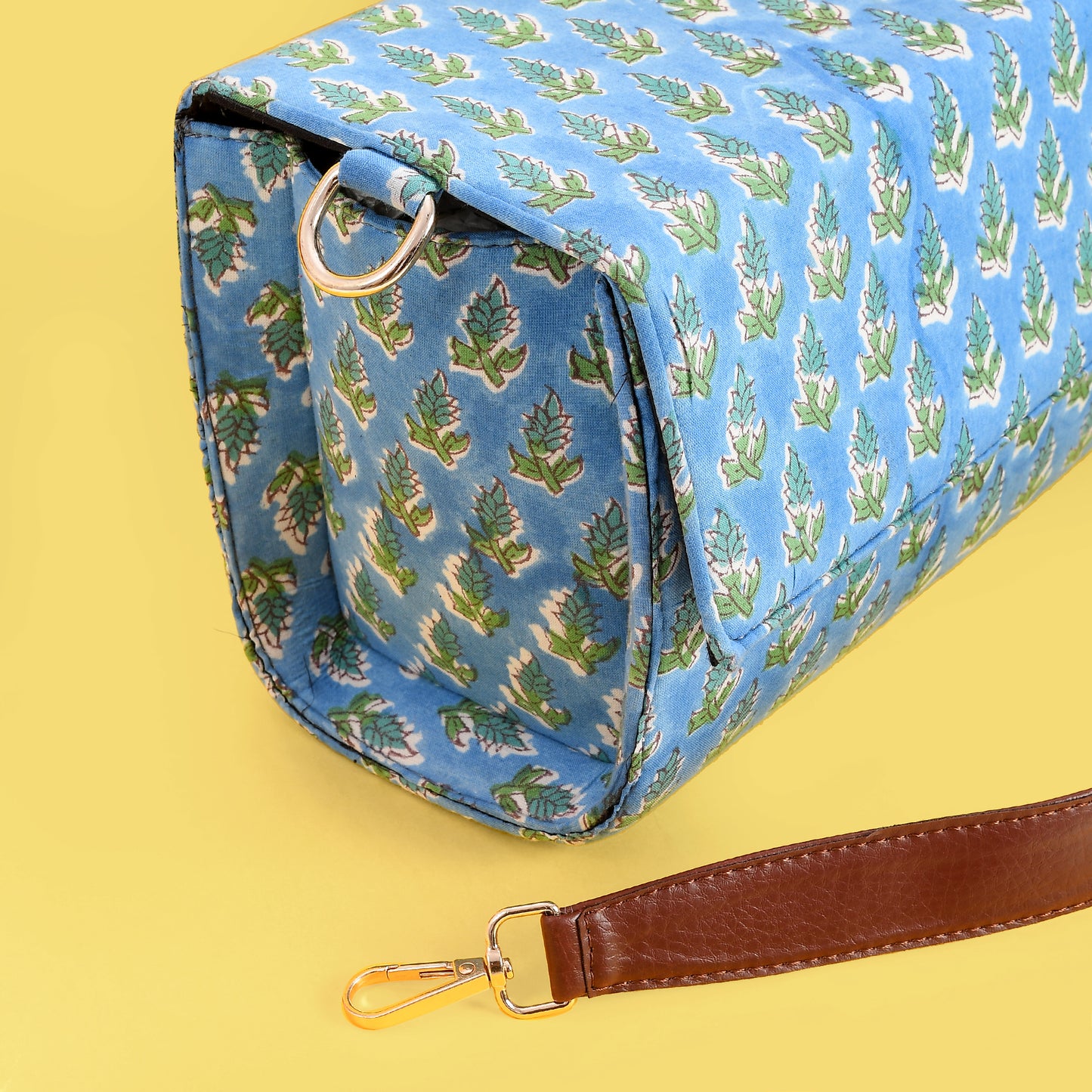 BLUE DAISY HANDBLOCK PRINTED BOX BAG